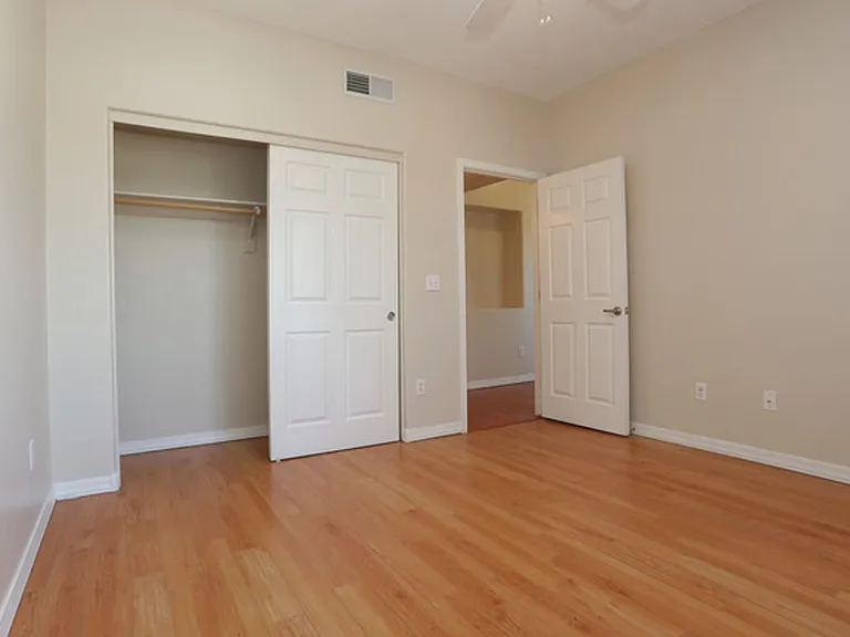 Desert Jewel Apartments — Photo 39