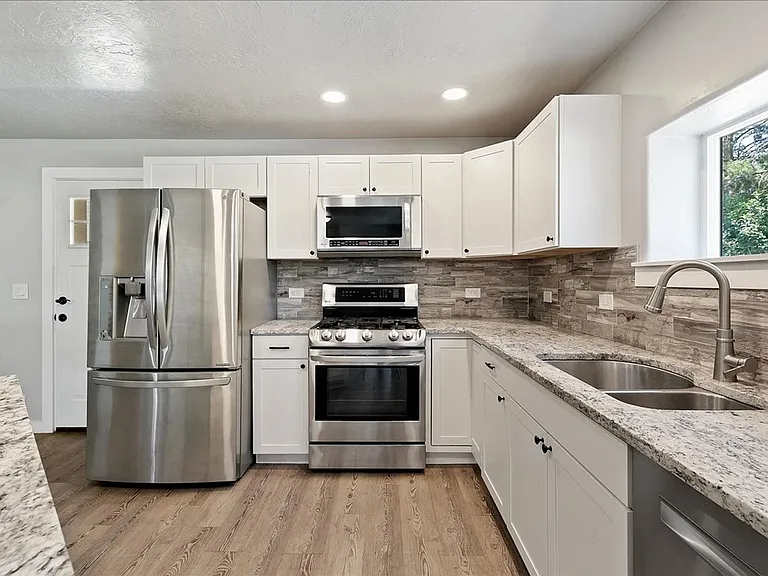 297 Bard Ave — Photo 8
