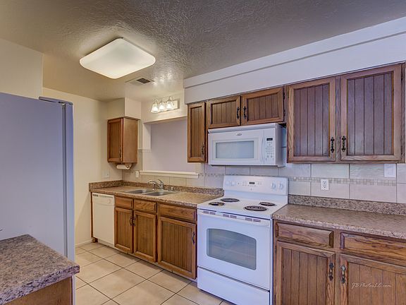 5th image of 1324 Eugene Dr