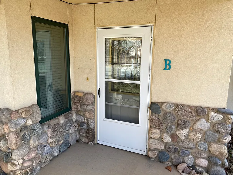 30 Sunshine Ct #B — Photo 16