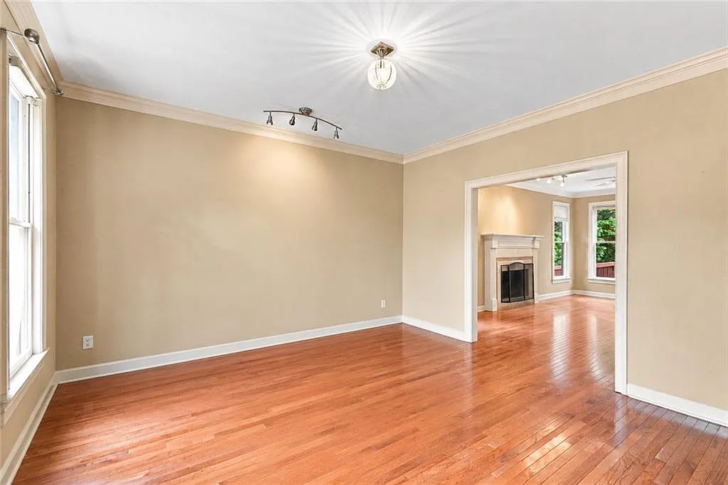5 bed, 3.5 bath, 4510 sqft, $3,600 — Photo 4