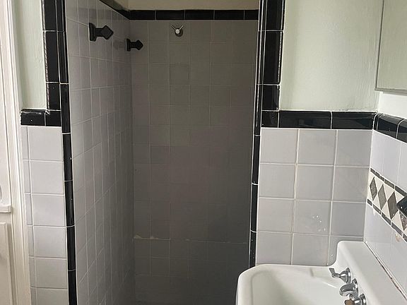 5th image of 1500 NE 9th St APT 2