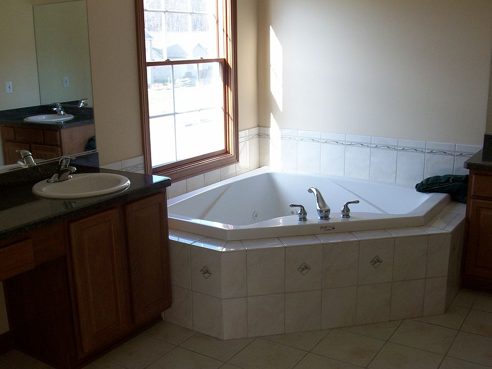 1st image of 3225 Thorn Tree Dr