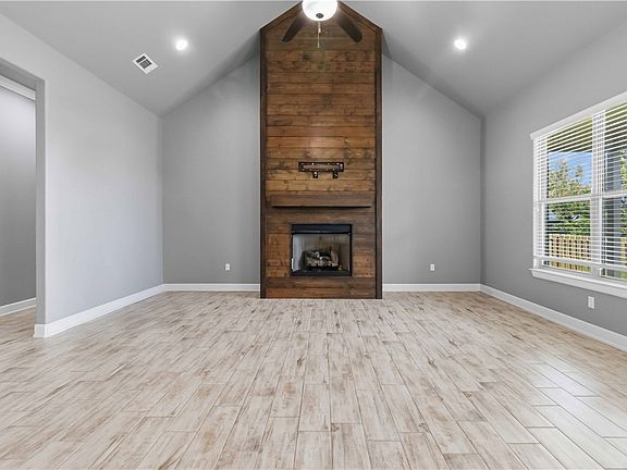 4th image of 1340 Sweetbriar Cir
