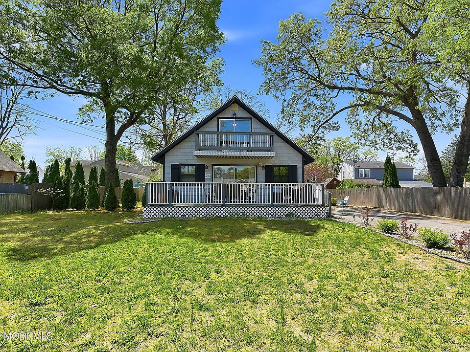 1st image of 957 Cypress Avenue