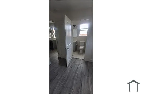 Building Photo - 140 W 93rd St #140