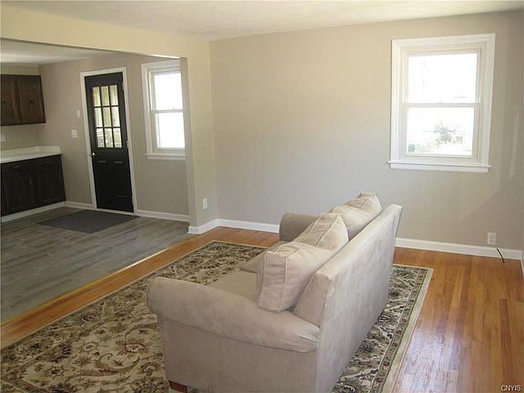 5th image of 107 Broadmoor Dr
