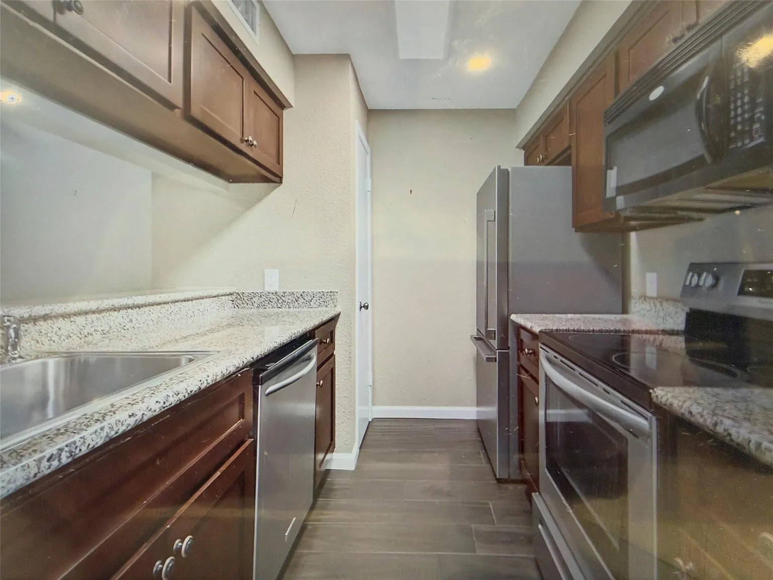 2 bed, 1.5 bath, 1152 sqft, $1,600 — Photo 2