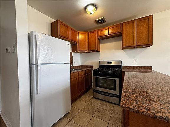 5th image of 536 Oaklawn Dr