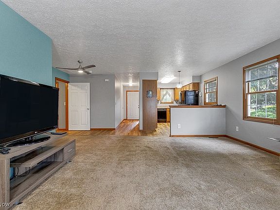 3rd image of 5739 Gateway Ln