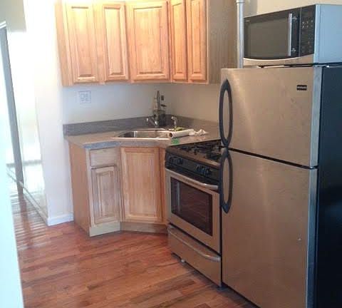 3rd image of 557 W 174th St APT 4