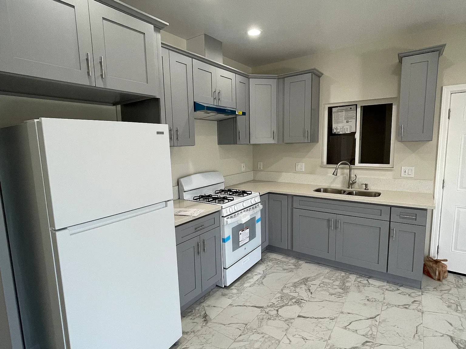 4 bed, 1200 sqft, $3,050 — Photo 4