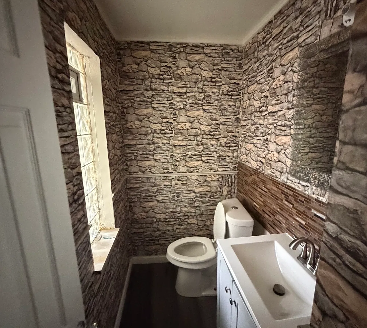 4 bed, 1.5 bath, 2000 sqft, $1,950 — Photo 1