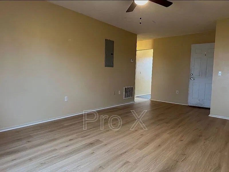 2 bed, 1.0 bath, $795 — Photo 4