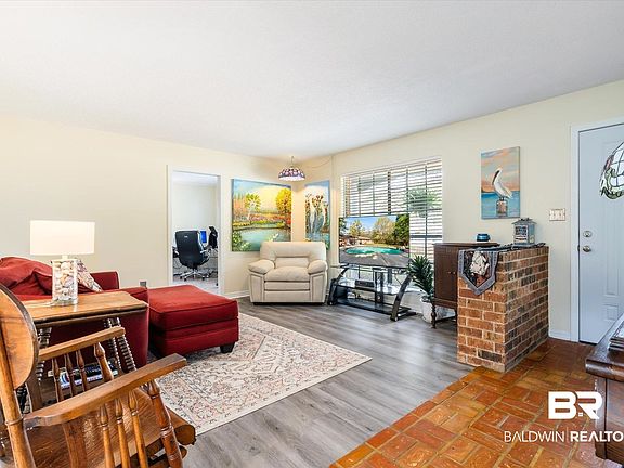 2nd image of 1112 Caroline Ave