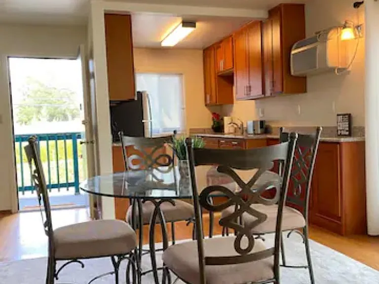 2110 Ash St — Photo 3