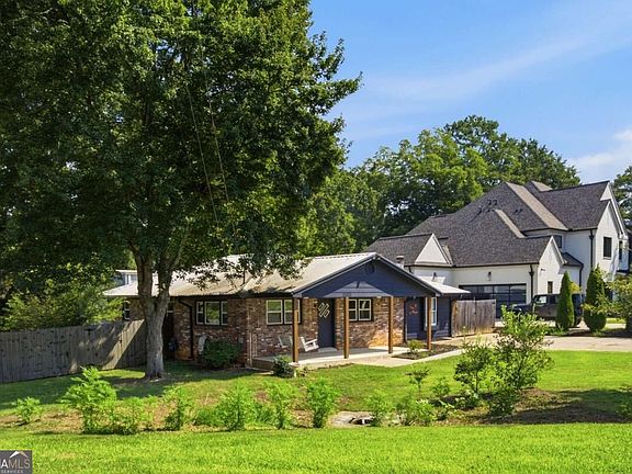 2nd image of 211 Brooke Dr