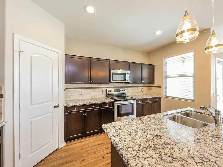 2444 W Tamarisk Ave — Photo 9