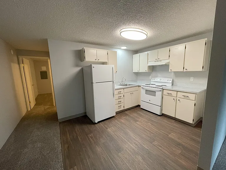 Eagle Pointe Apartments — Photo 11
