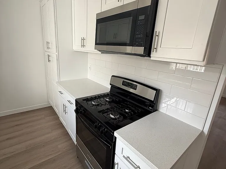 Canoga Variel Apartments- Canoga Park, CA — Photo 22