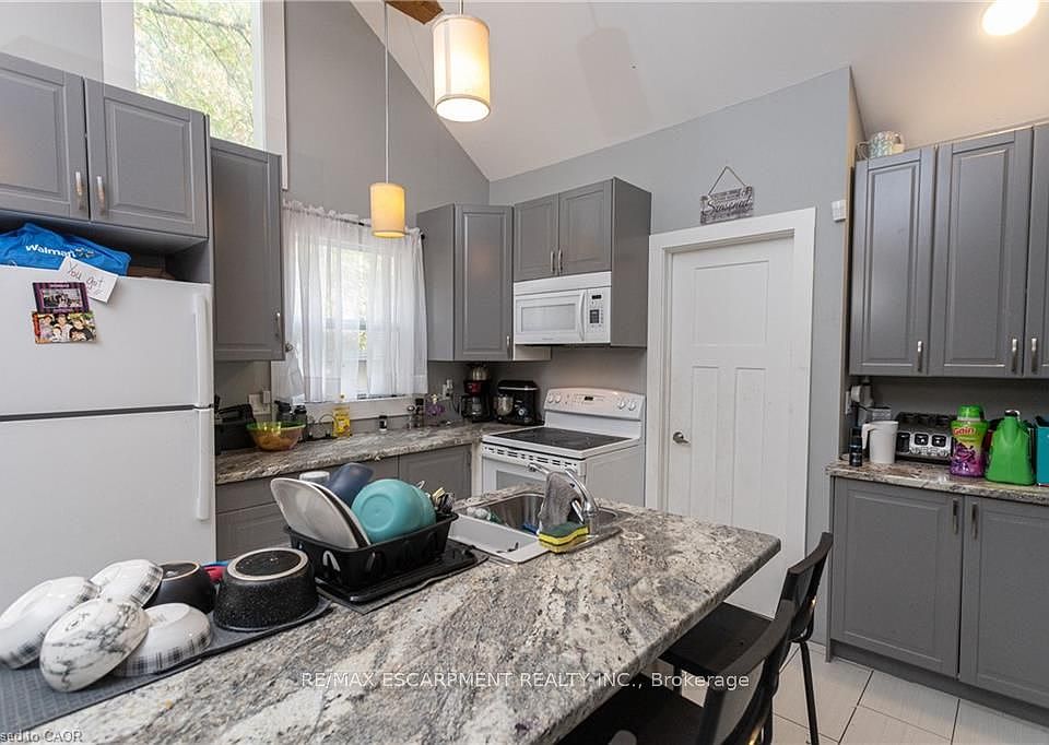 2nd image of 7 Lailey St
