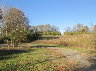 4353 Old Jamestown Winery Rd, Florissant, MO 63034