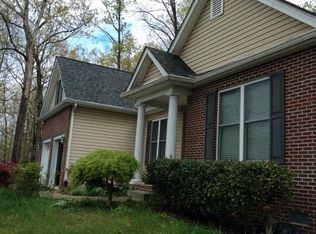 1052 Lakeview Dr, Cross Junction, VA 22625