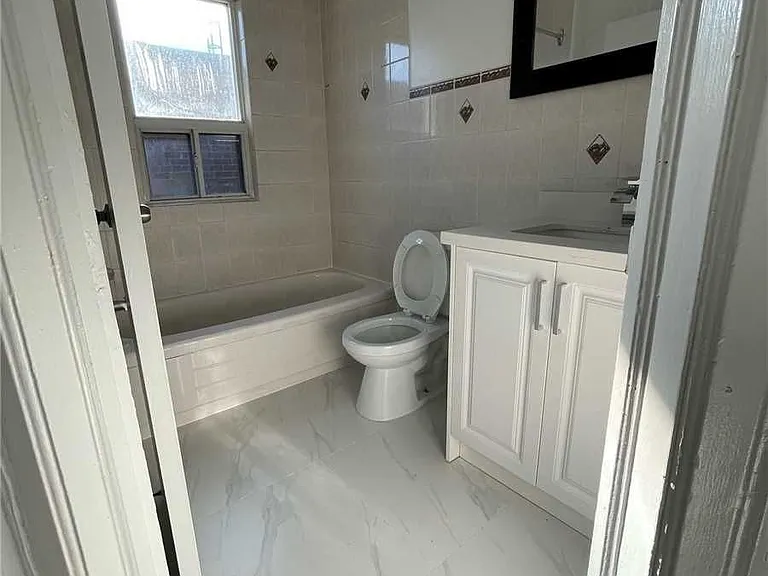 1228 Dufferin St #2 — Photo 6