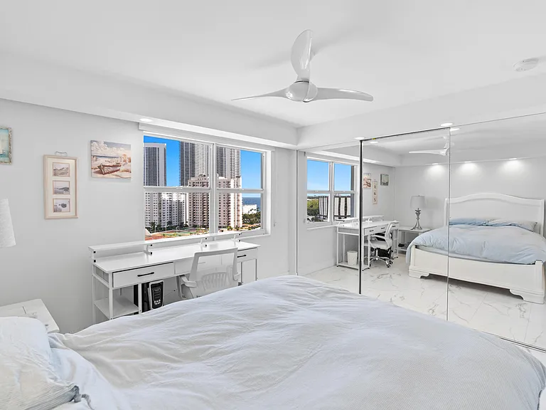 121 Golden Isles Dr #Penthouse 1 — Photo 39