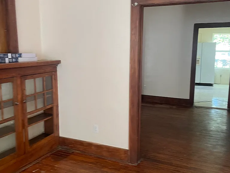 525 SW 27th St — Photo 3