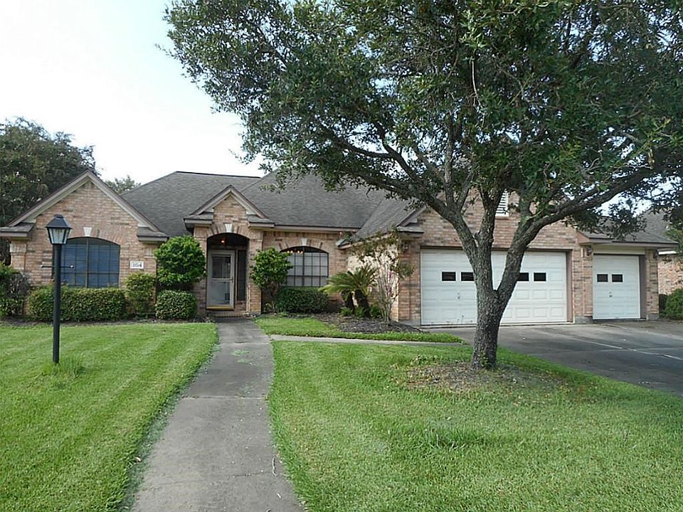 Beautiful Home Set On An Oversized Lot!