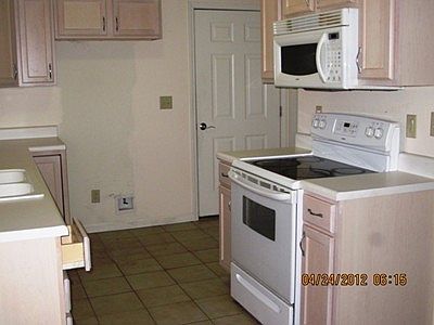 4th image of 1007 Villa Ct