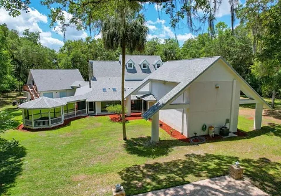 1st image of 21033 Violet Rd