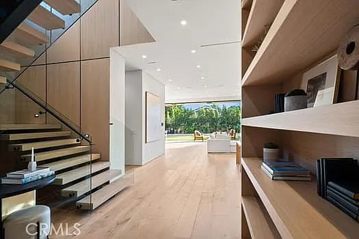 14758 Morrison St — Photo 11