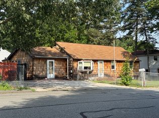 206 Burnham Rd, Lowell, MA 01852