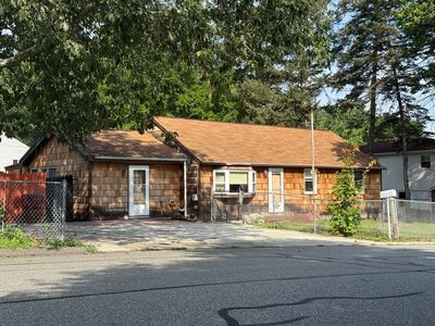 206 Burnham Rd, Lowell, MA, 01852