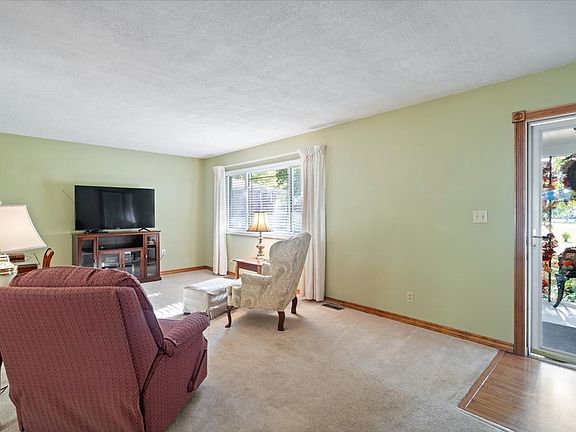 4th image of 9116 Linda Cir