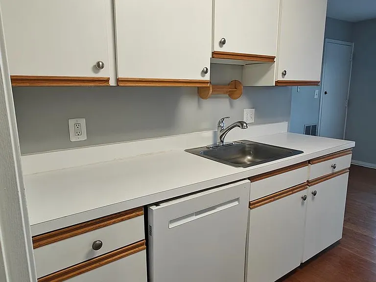 561 Florida Ave #104 — Photo 8
