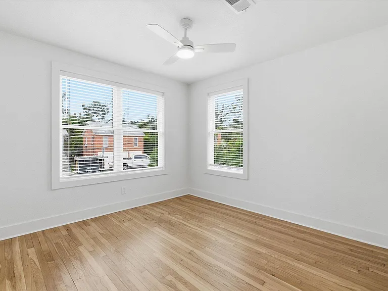 421 E Jennings St — Photo 25