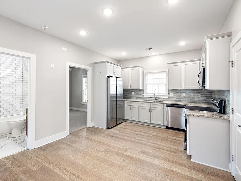 1097 Sims St SW — Photo 11