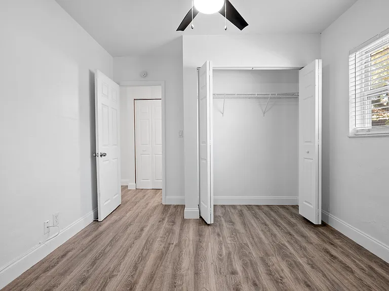 1100 NE 11th Ave #4 — Photo 10