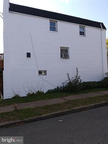 2nd image of 850 Kohn St