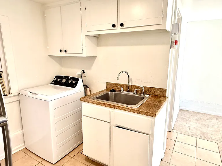 5516 F St #B — Photo 9