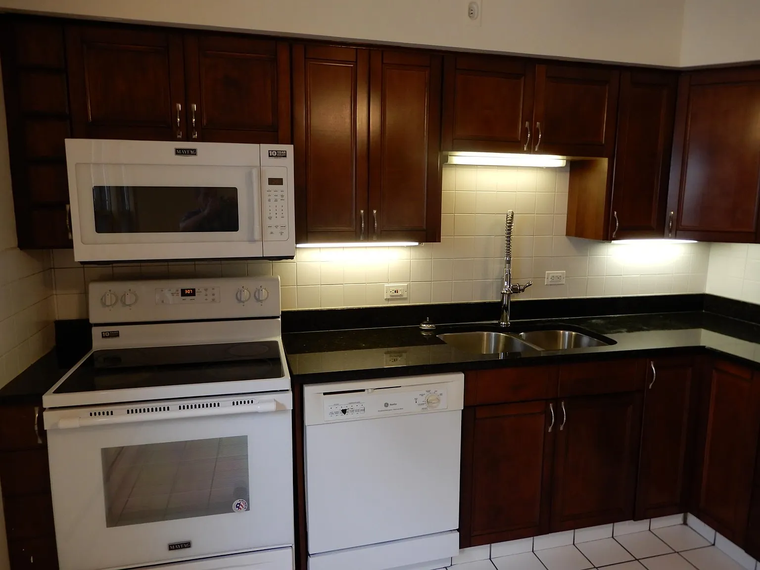 442 Jackson Blvd — Photo 2