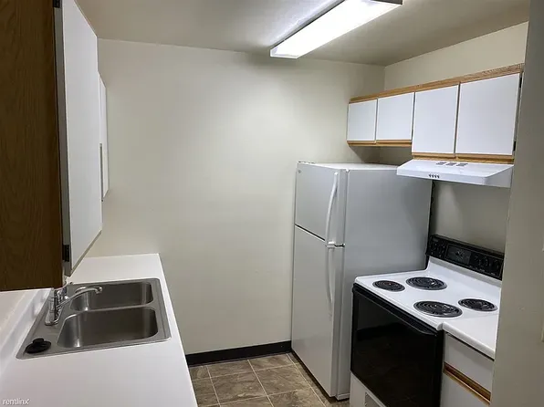 1103 18 1/2 St S #9, Moorhead, MN 56560