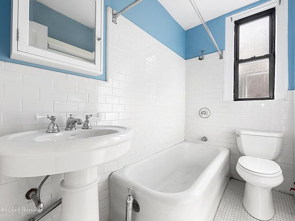 5th image of 26 W 69th St #8B