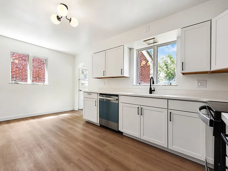 359 W 13th Ave — Photo 11