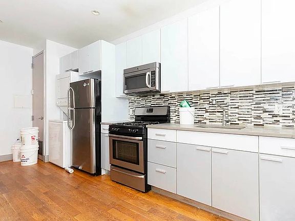 3rd image of 279 Kosciuszko St Floor 4