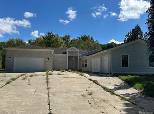 1376 Cedar Dr, Imlay City, MI 48444