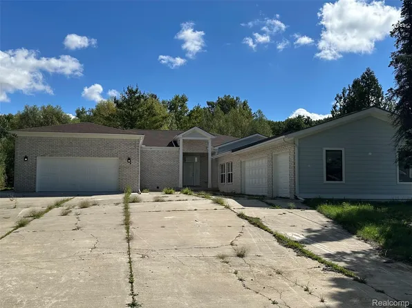 1376 Cedar Dr, Imlay City, MI 48444